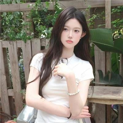 艳后春情海报